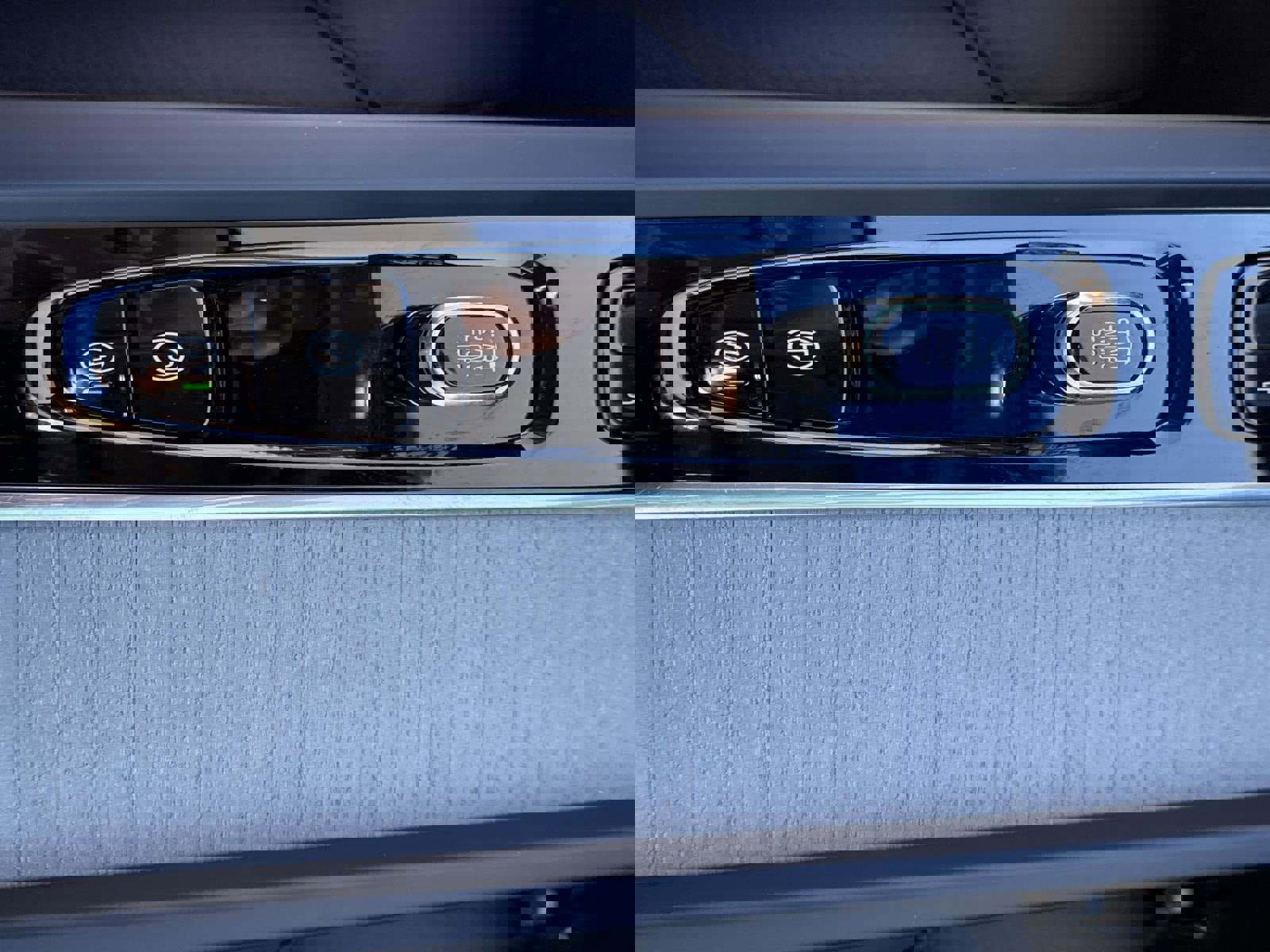 Certified 2025 Volvo XC60 B5 Plus image 25