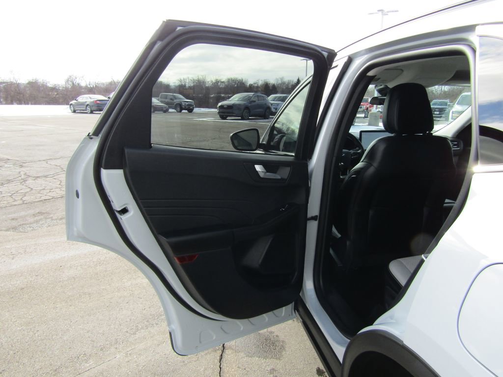 Used 2025 Ford Escape SE image 35