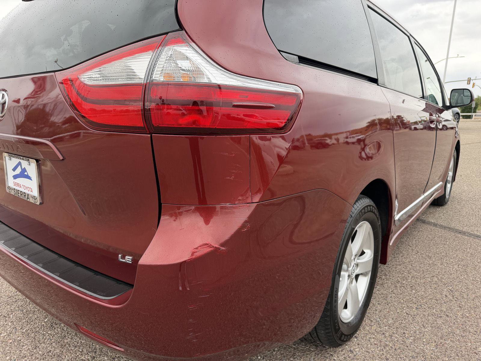 Used 2018 Toyota Sienna LE w/ Carpet Mat Package FWD image 17