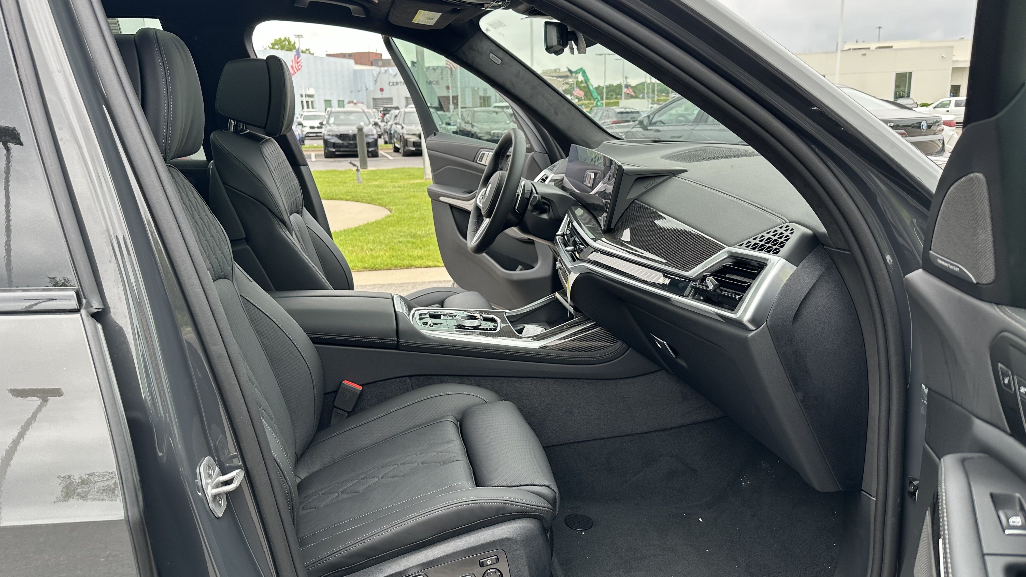 Used 2026 BMW X7 M60i AWD/4WD image 32