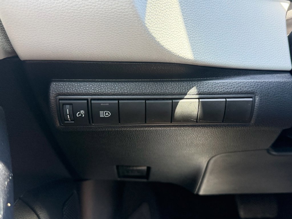 Used 2023 Toyota Corolla SE w/ SE Premium Package FWD image 30