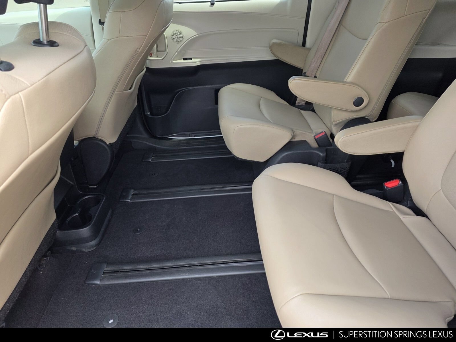 Used 2022 Toyota Sienna XLE FWD image 25