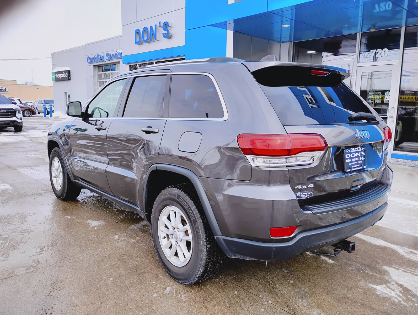 Used 2020 Jeep Grand Cherokee Laredo image 2