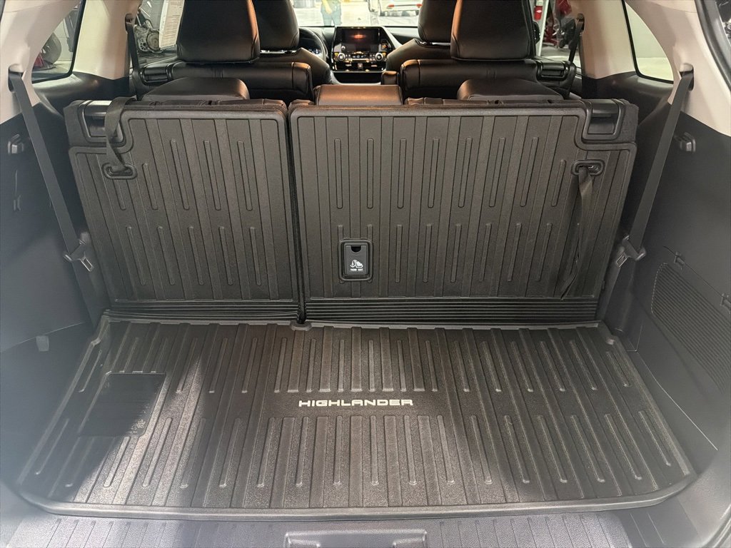 Used 2024 Toyota Highlander XLE image 40