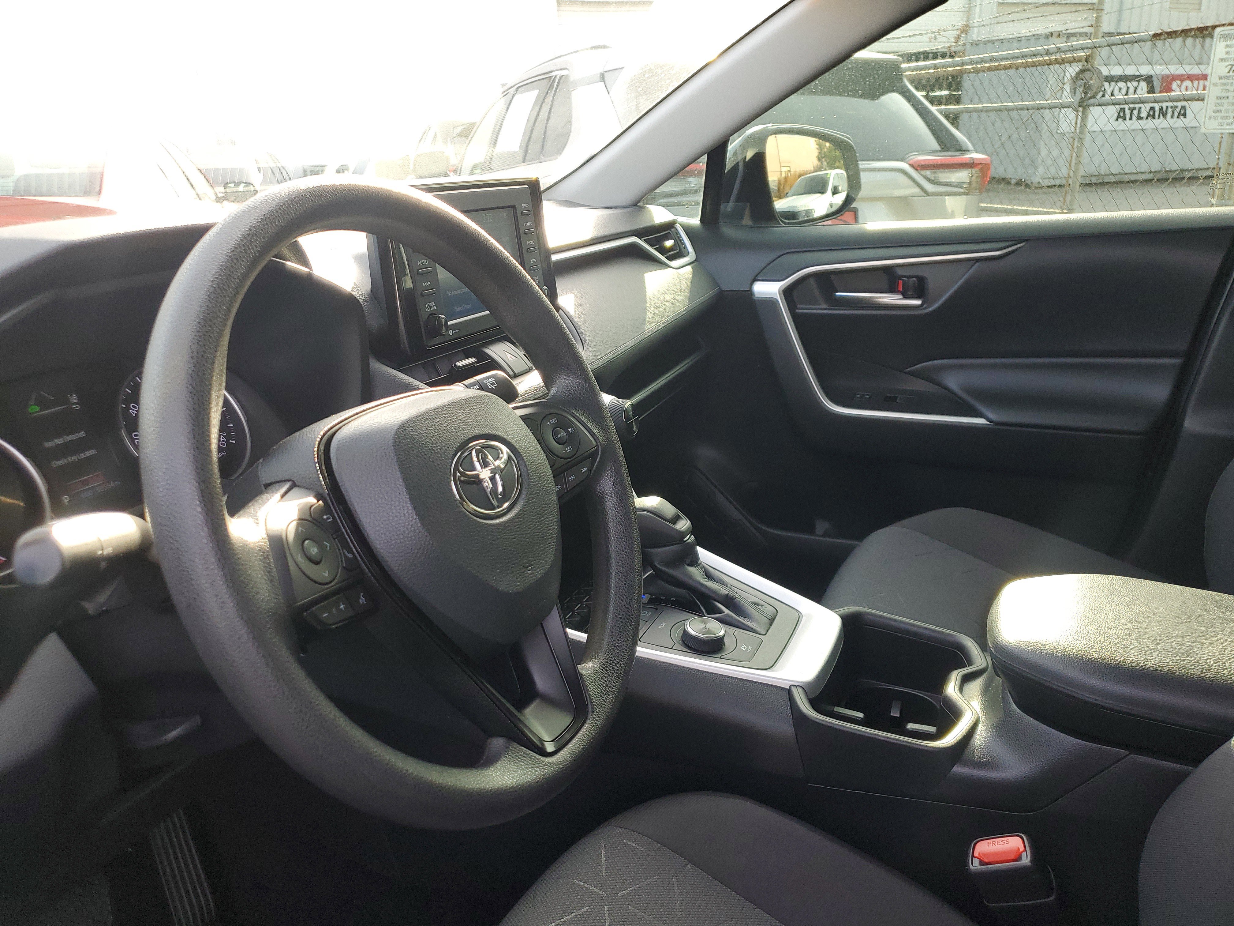 Used 2022 Toyota RAV4 XLE image 19