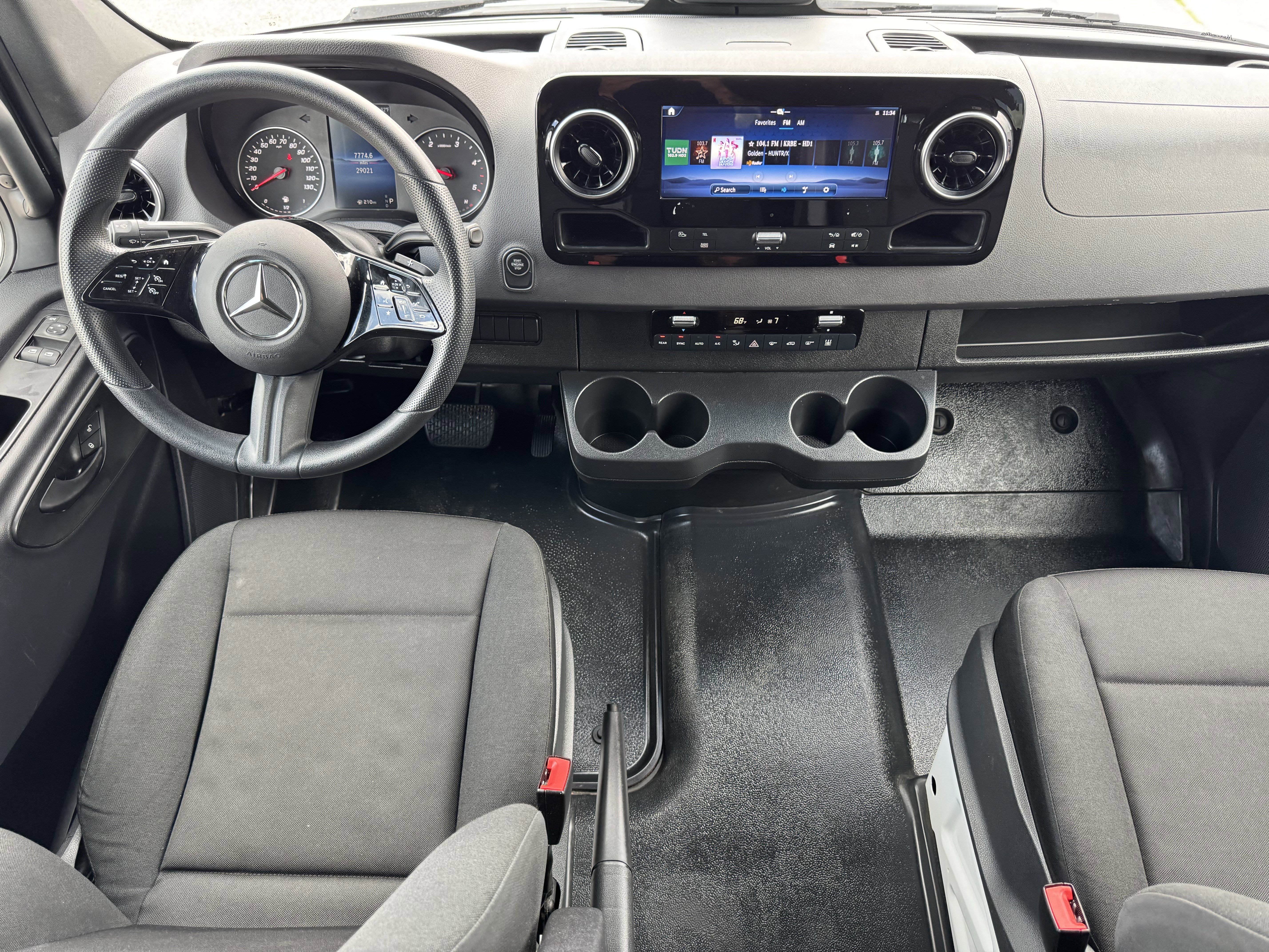 Used 2025 Mercedes-Benz Sprinter 2500 image 13