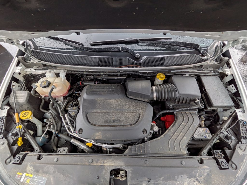Used 2025 Chrysler Pacifica Limited FWD image 26