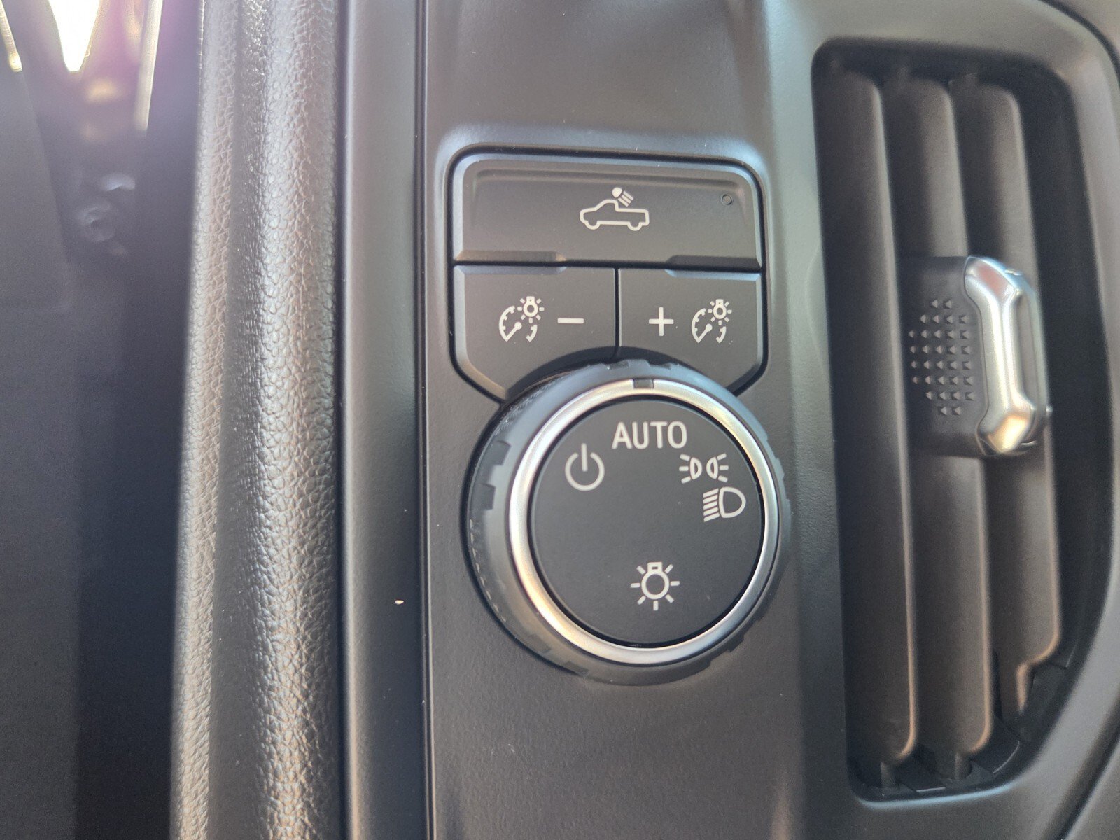 Used 2025 Chevrolet Silverado 1500 W/T w/ WT Value Package RWD image 36