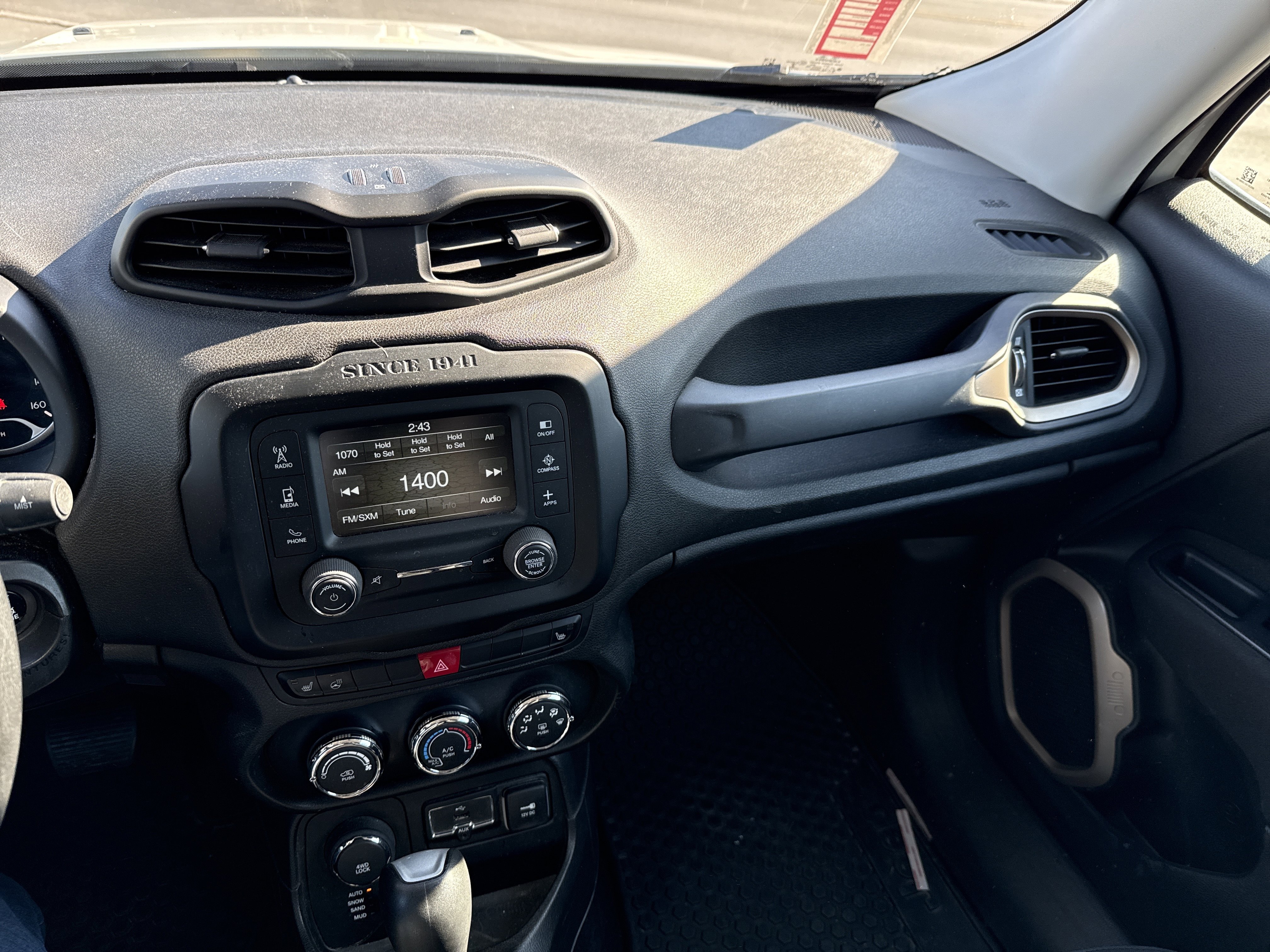 Used 2016 Jeep Renegade Latitude w/ Cold Weather Group image 22
