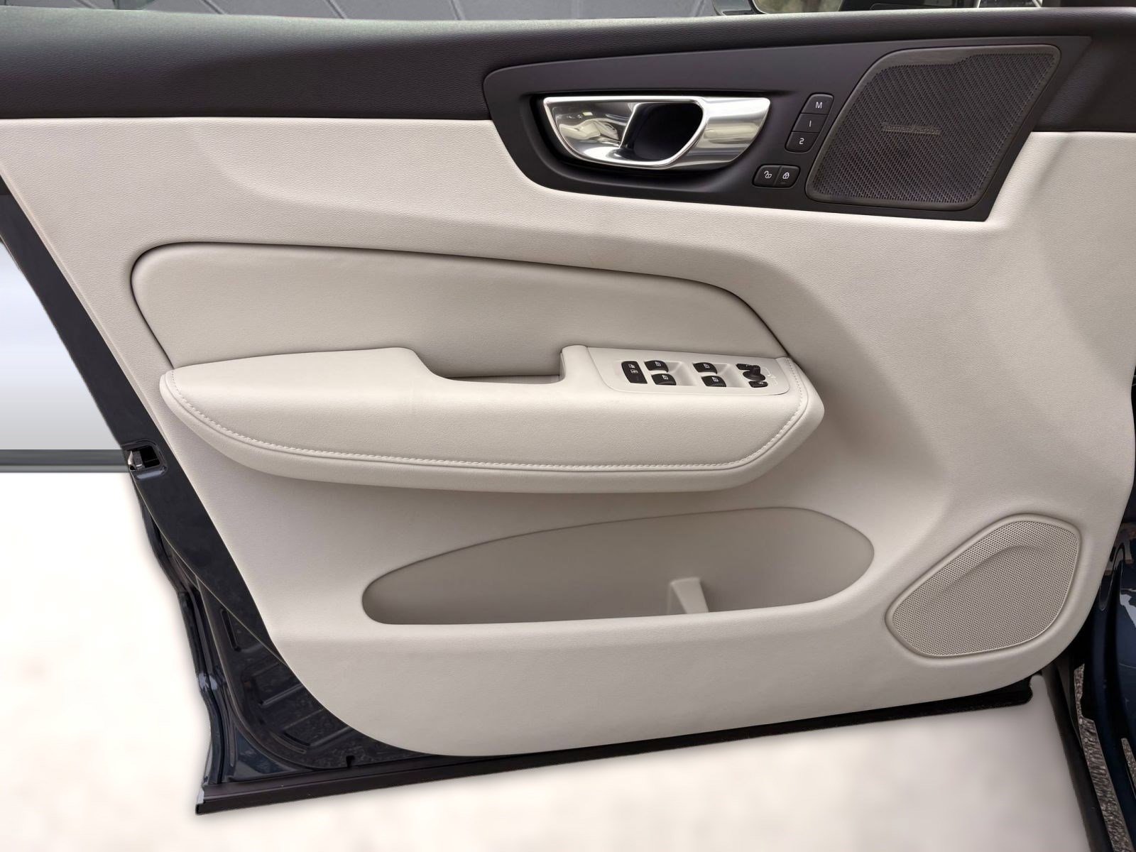 New 2026 Volvo XC60 B5 Ultra w/ Protection Package Premier image 21