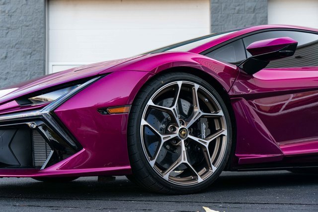 Used 2025 Lamborghini Revuelto image 36