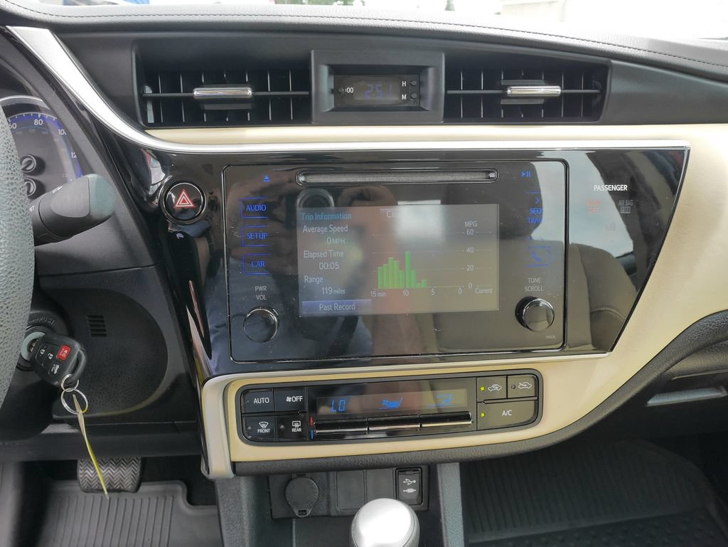 Used 2017 Toyota Corolla LE FWD image 28
