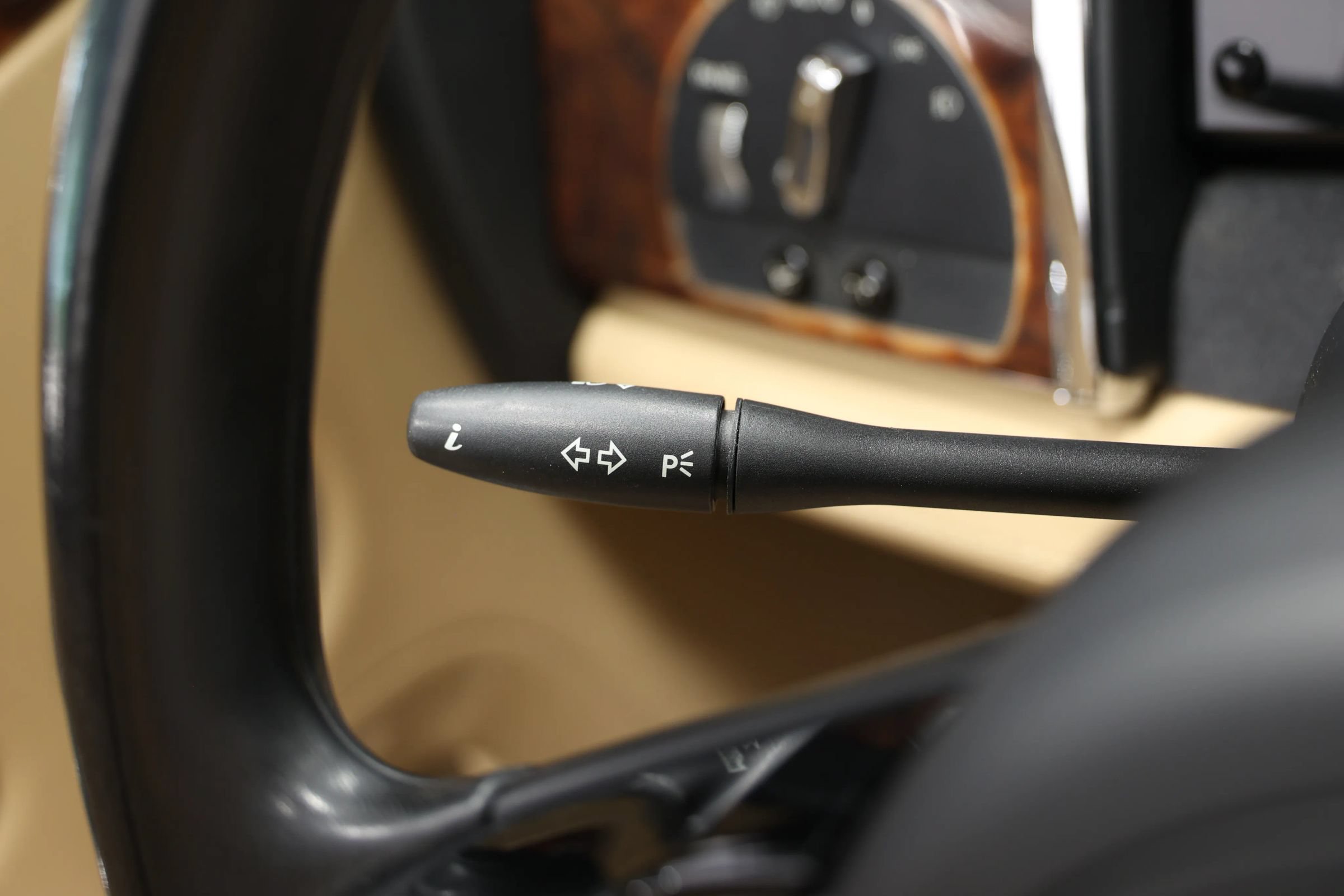 Used 2010 Rolls-Royce Ghost RWD image 26