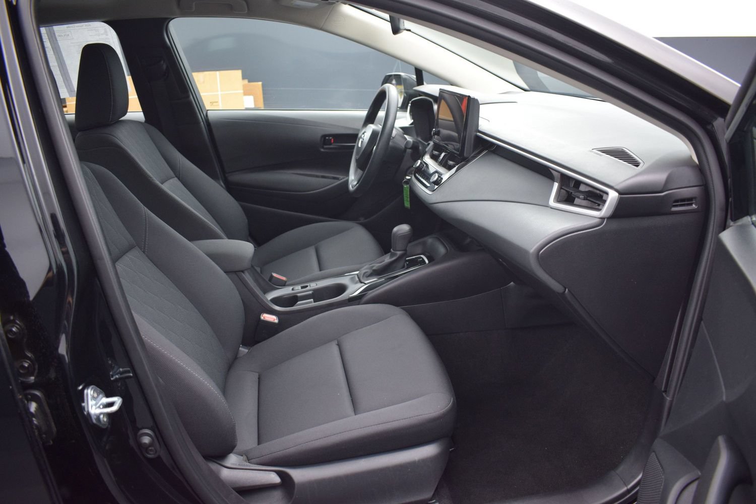 Used 2025 Toyota Corolla LE FWD image 10
