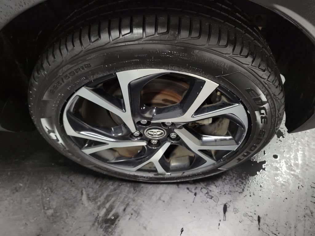 Used 2018 Toyota C-HR XLE FWD image 12