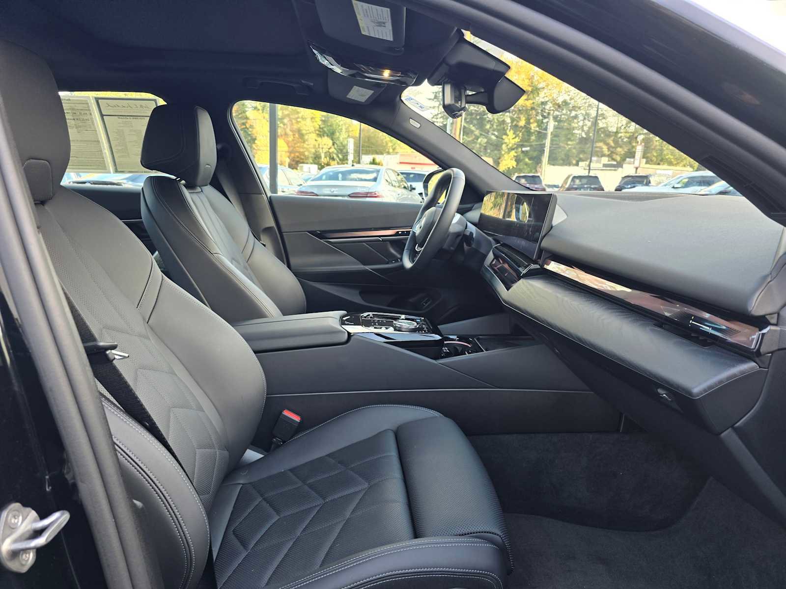 Used 2024 BMW i5 eDrive40i w/ Convenience Package image 11