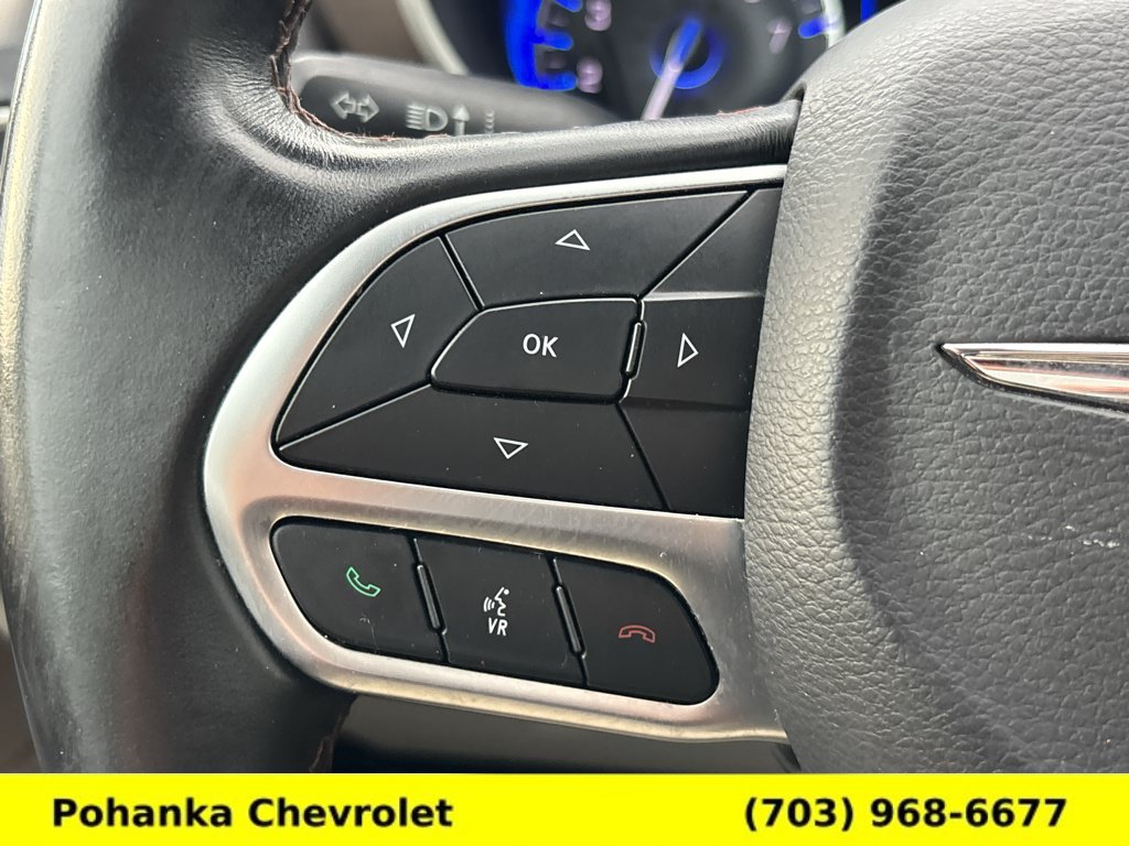 Used 2018 Chrysler Pacifica Touring-L w/ Tire & Wheel Group FWD image 12