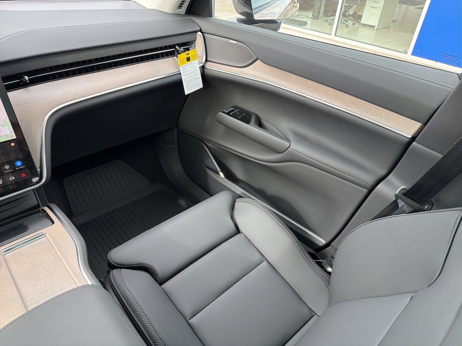 New 2025 Volvo EX90 Plus w/ Protection Package Premier AWD/4WD image 13