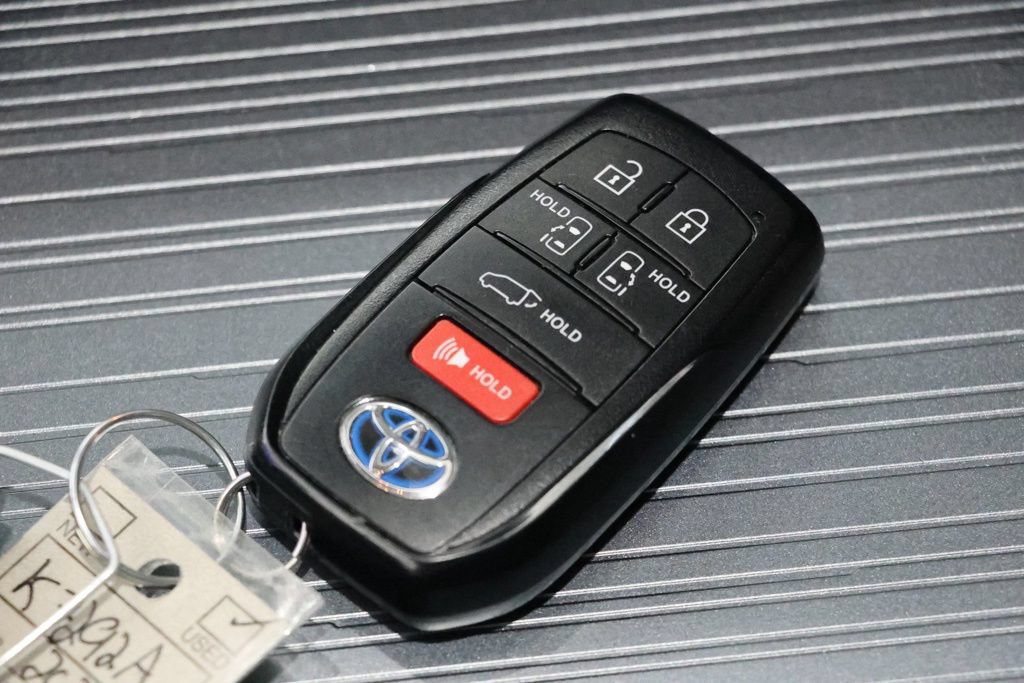 Used 2025 Toyota Sienna XLE w/ XLE Plus Package AWD/4WD image 41