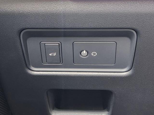 Used 2025 Land Rover Discovery S image 21