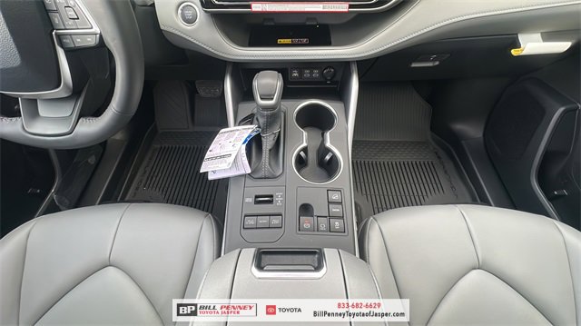 New 2026 Toyota Highlander XLE image 9