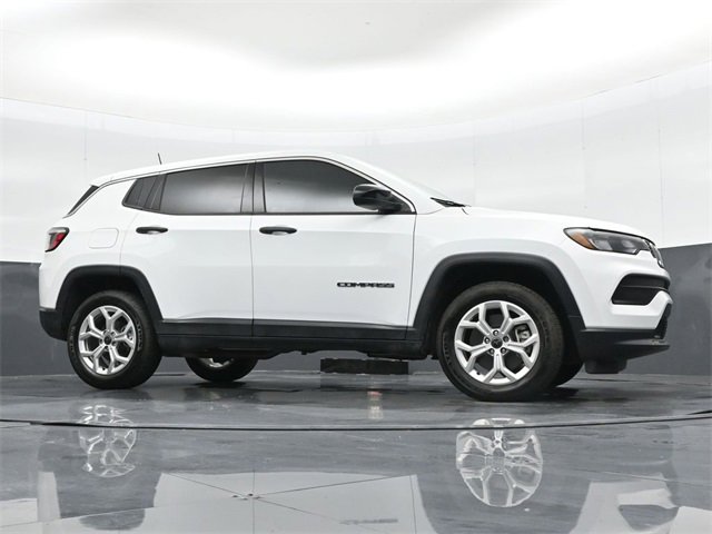 Used 2025 Jeep Compass Sport image 34