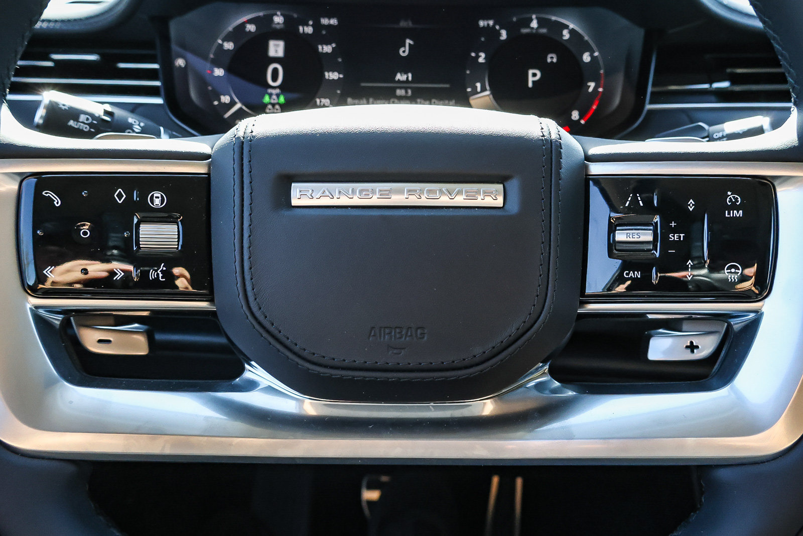 New 2026 Land Rover Range Rover Long Wheelbase SE AWD/4WD image 28