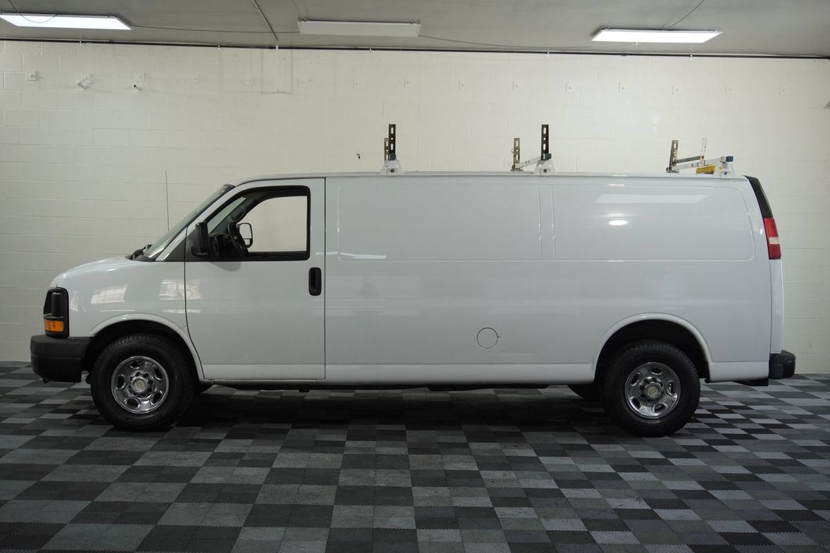 Used 2014 Chevrolet Express 3500 Extended RWD image 2