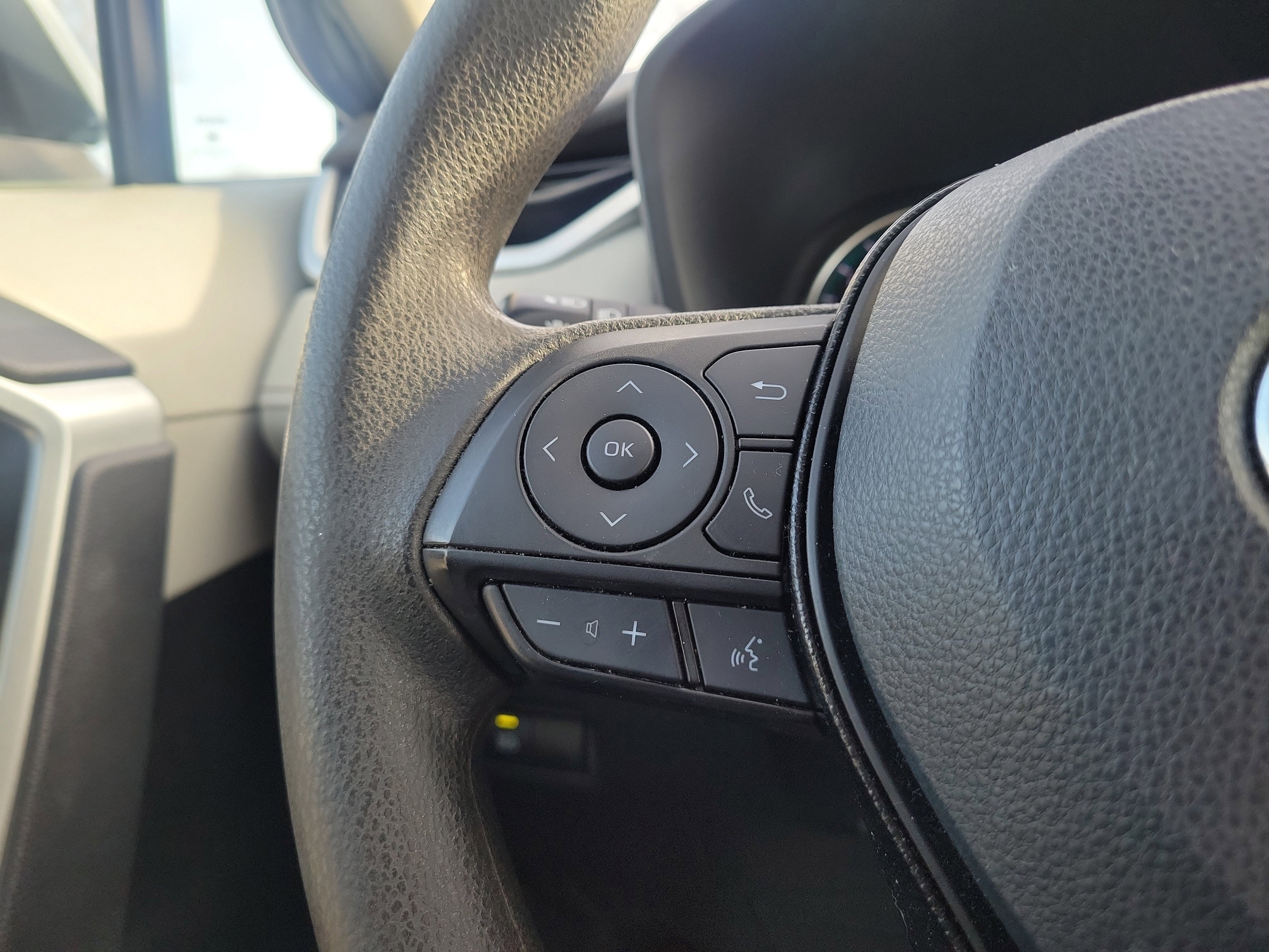 Used 2021 Toyota RAV4 XLE image 20