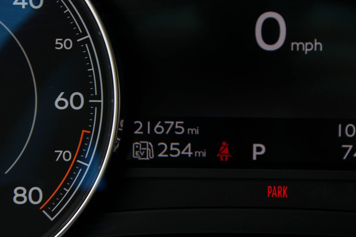 Used 2020 Bentley Bentayga Plug-In Hybrid AWD/4WD image 28