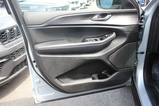 Used 2023 Jeep Grand Cherokee L Laredo AWD/4WD image 19