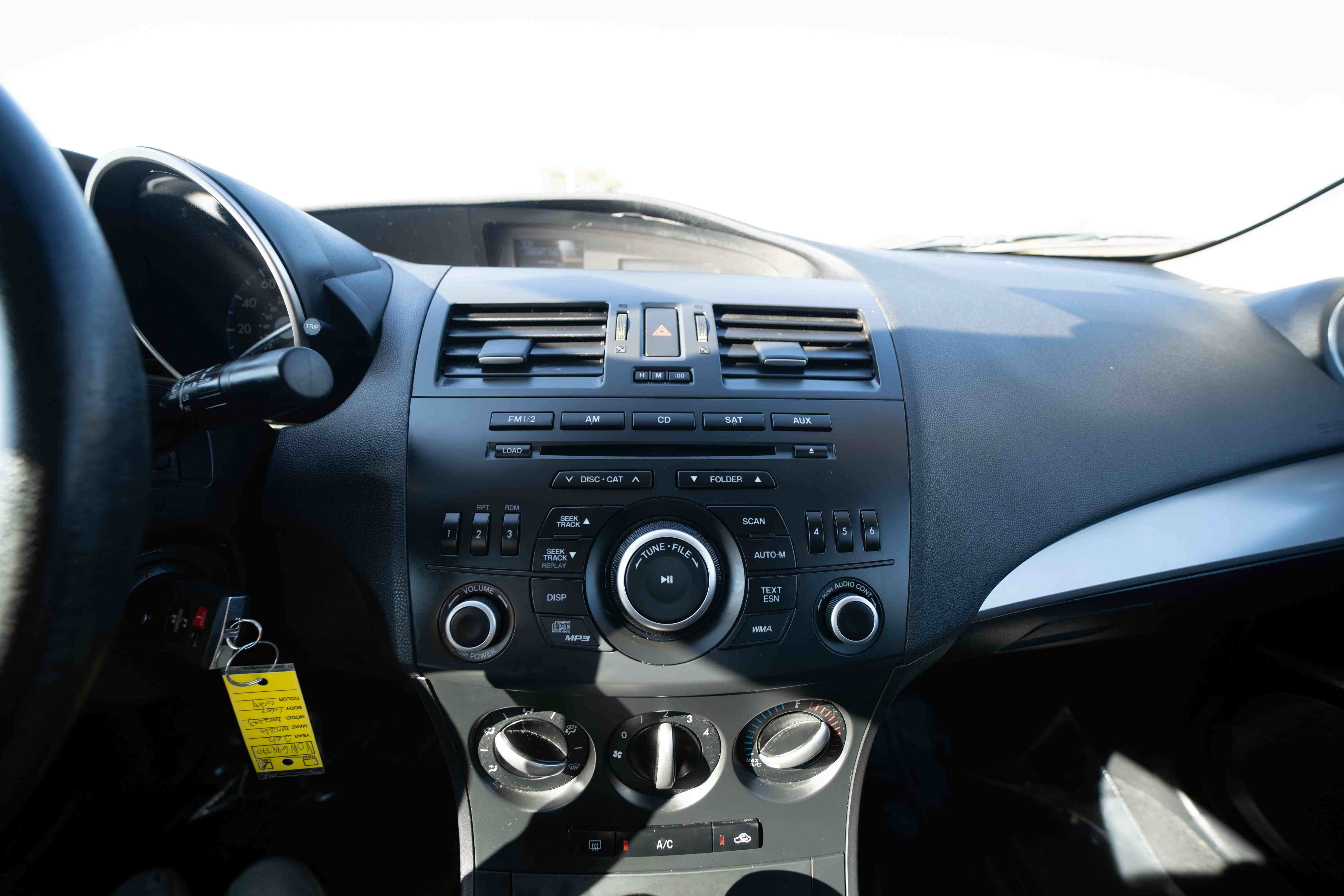 Used 2012 MAZDA MAZDA3 i Touring FWD image 17