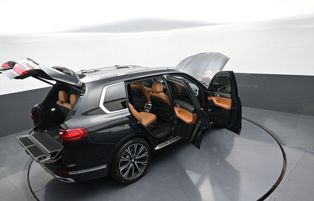 Used 2022 BMW X7 xDrive40i w/ Cold Weather Package image 44