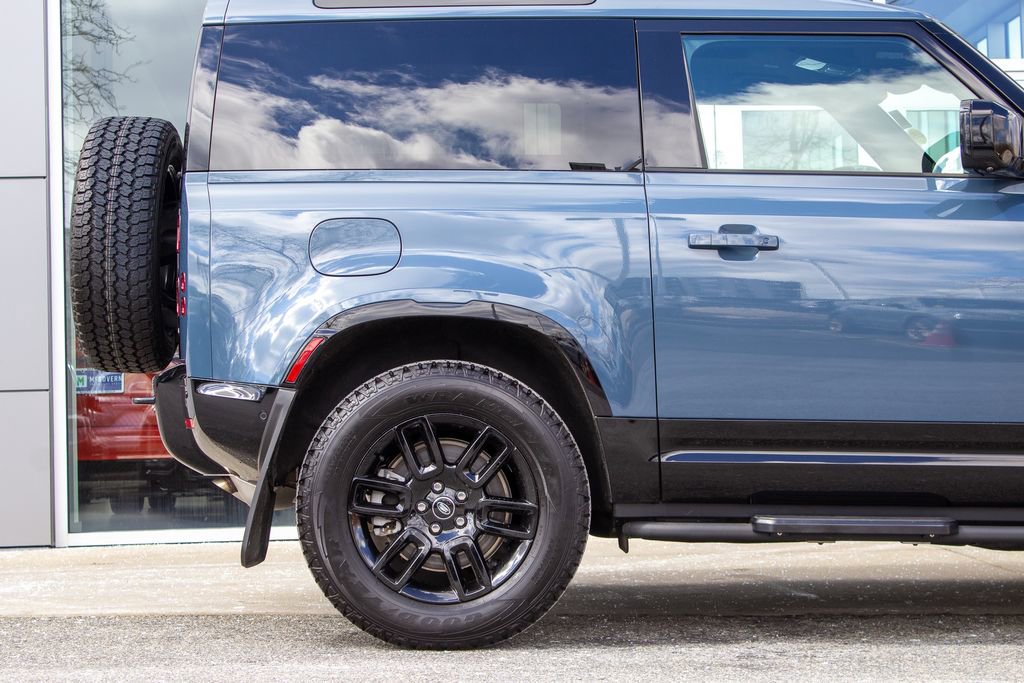 Used 2025 Land Rover Defender 90 X-Dynamic SE image 6