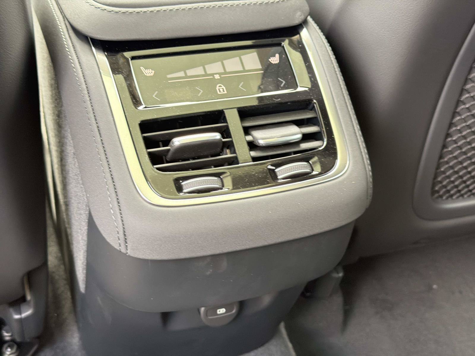 New 2026 Volvo XC90 B5 Plus w/ Protection Package AWD/4WD image 10