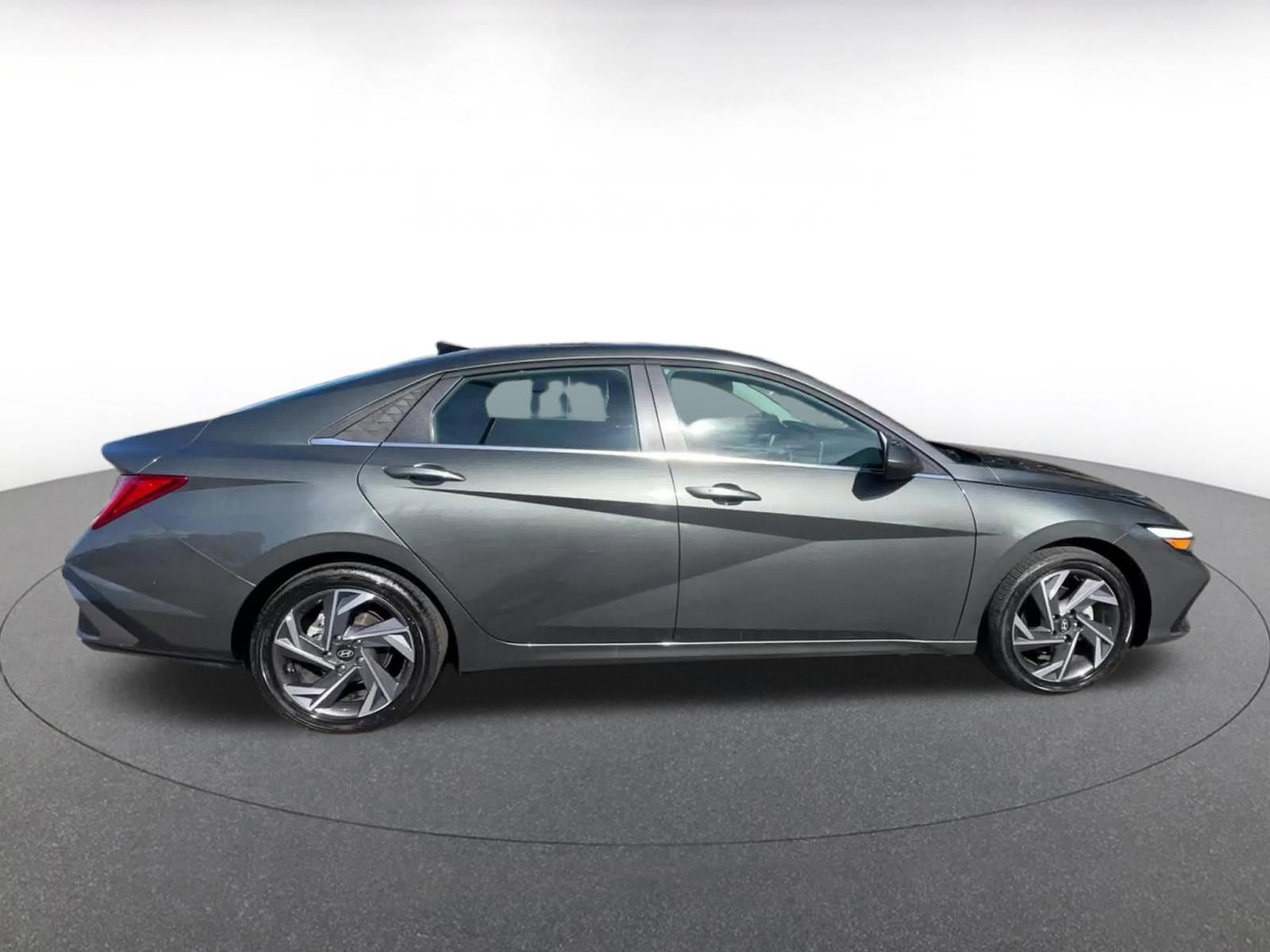 Used 2025 Hyundai Elantra SEL FWD image 16