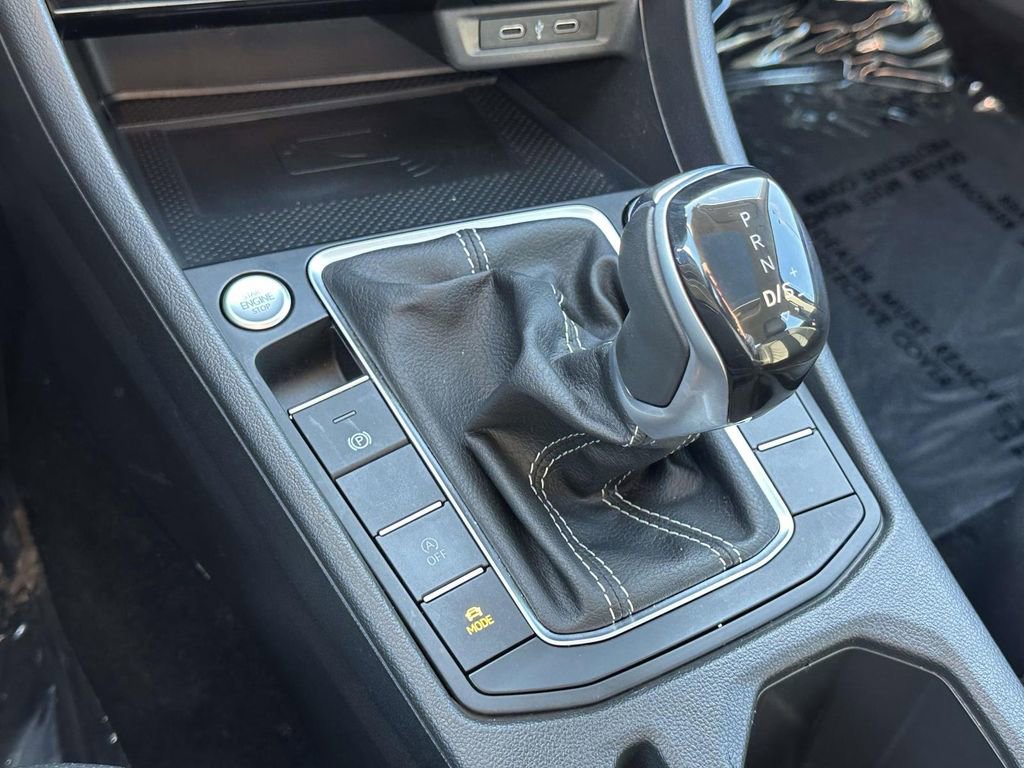 Certified 2022 Volkswagen Jetta SEL image 32