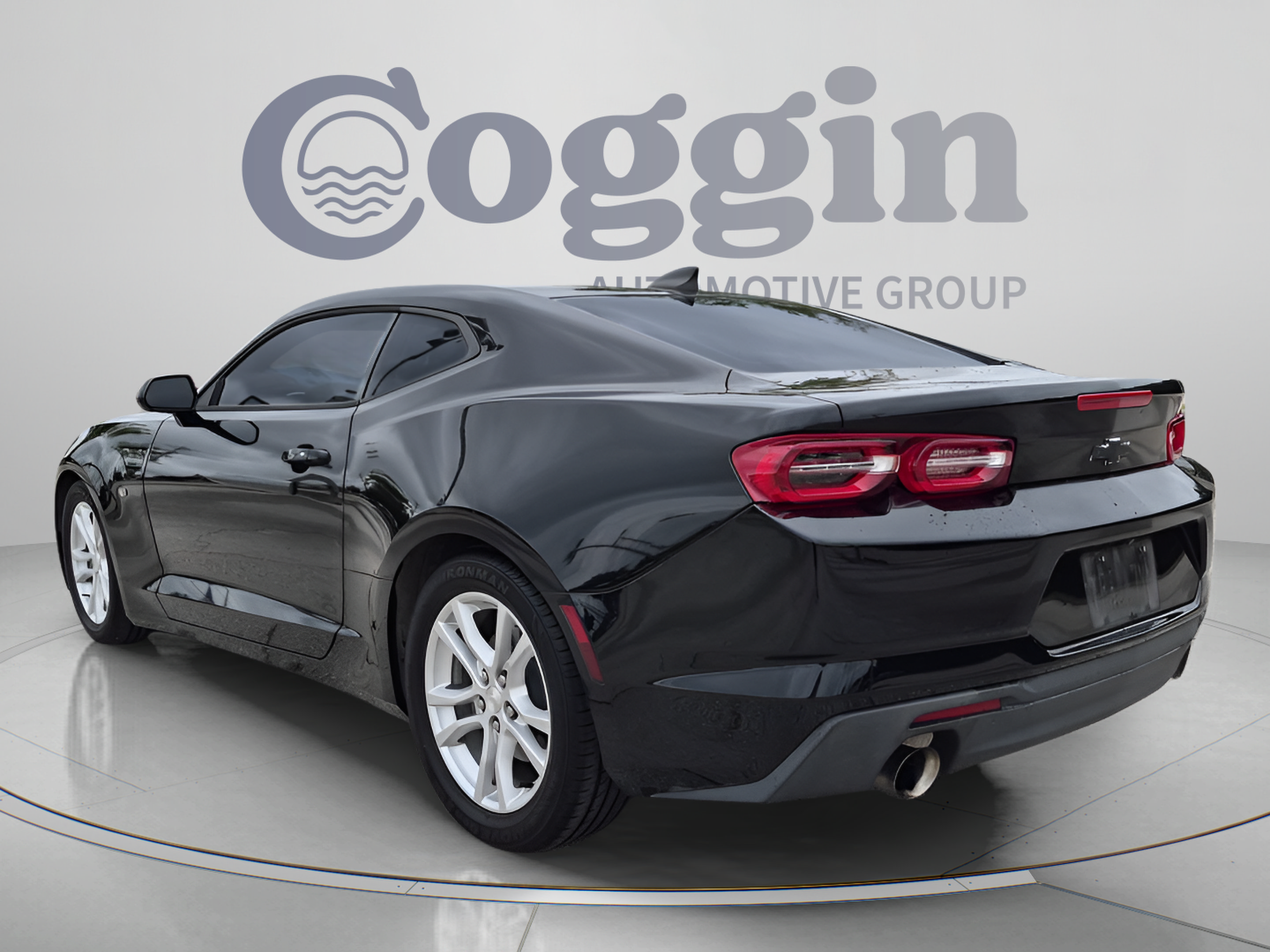 Used 2019 Chevrolet Camaro LT RWD image 4