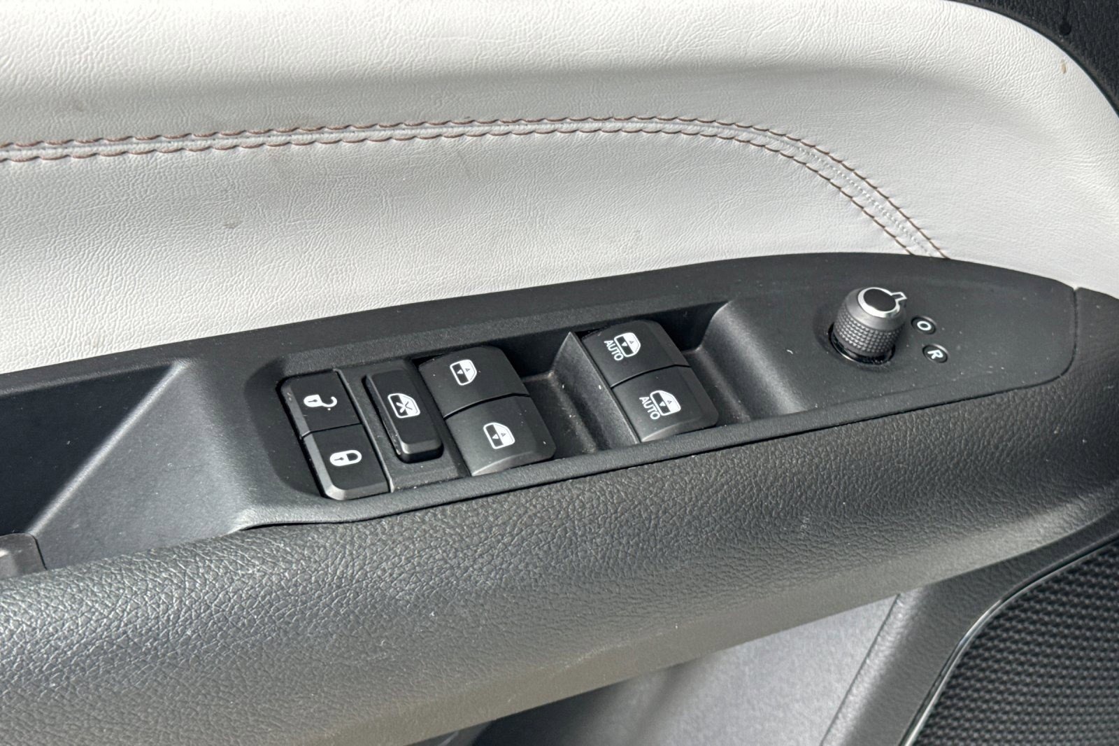 Used 2025 Jeep Compass Limited AWD/4WD image 14