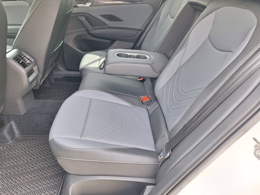 Used 2025 Volkswagen Tiguan SE FWD image 22