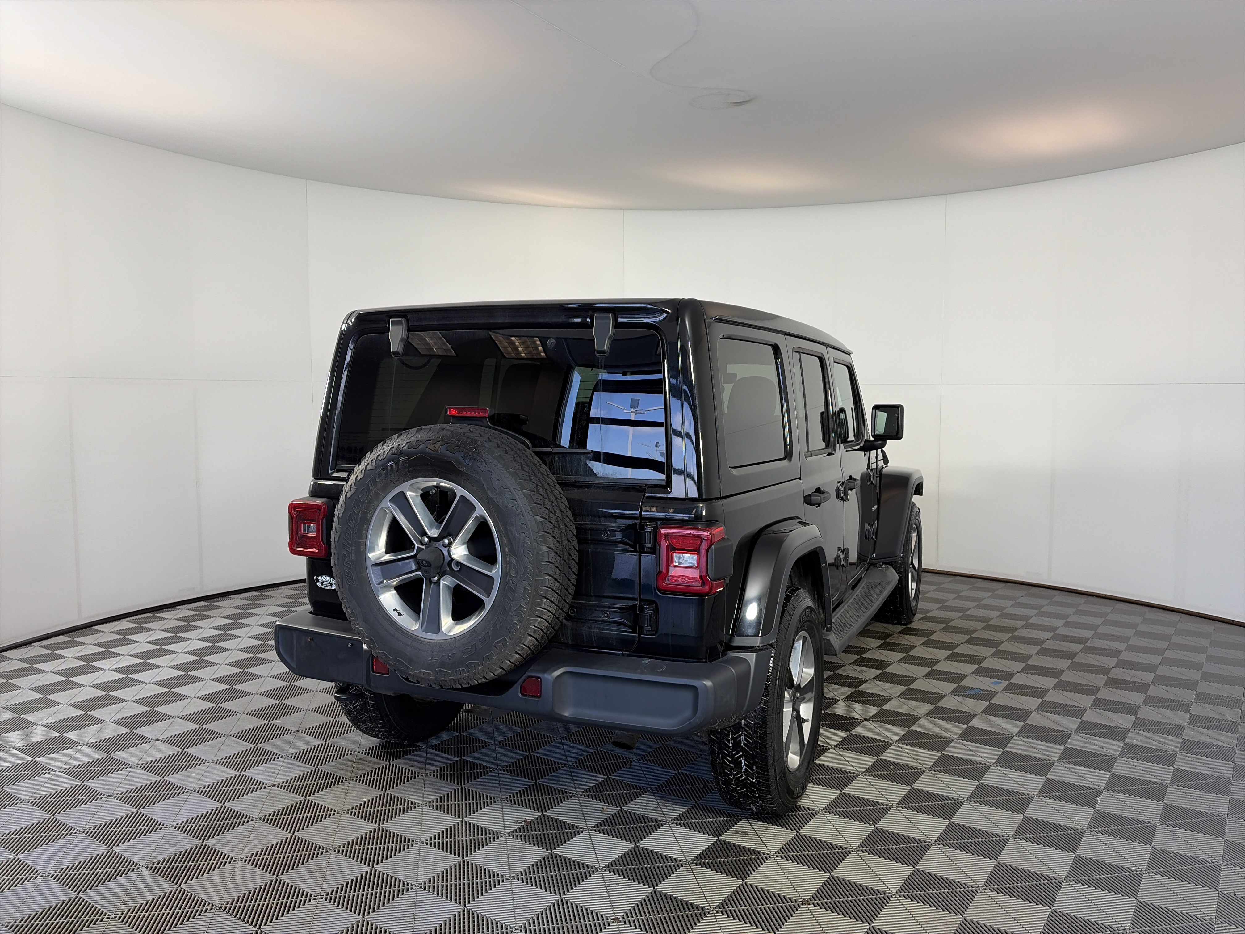 Used 2019 Jeep Wrangler Unlimited Sahara image 10