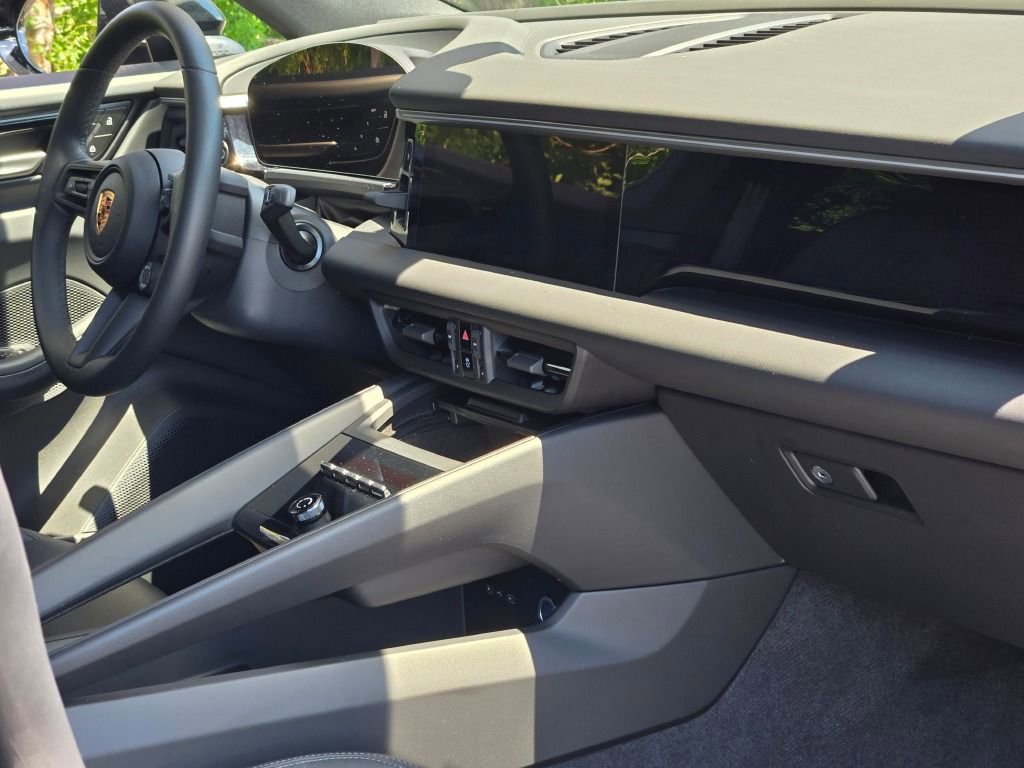 Certified 2024 Porsche Macan 4 Electric image 39