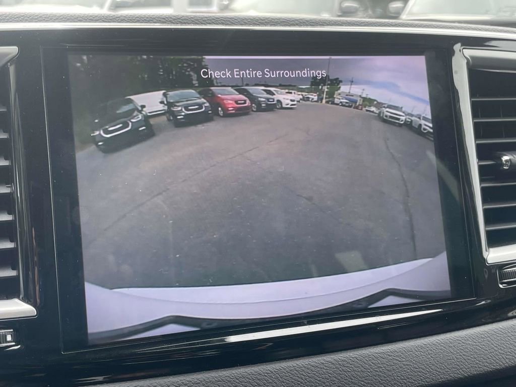 Used 2024 Chrysler Pacifica Touring-L image 36