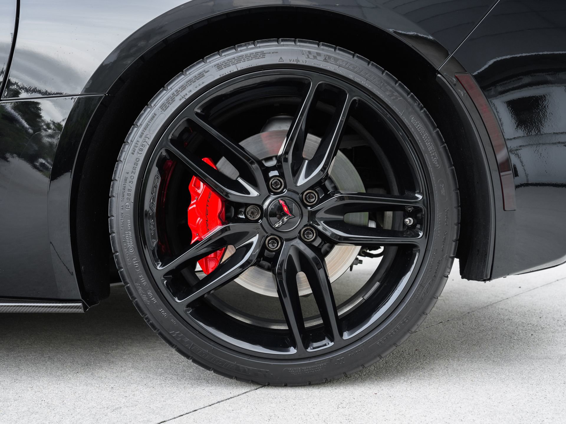 Used 2019 Chevrolet Corvette Stingray Coupe w/ Carbon Flash Badge Package RWD image 30