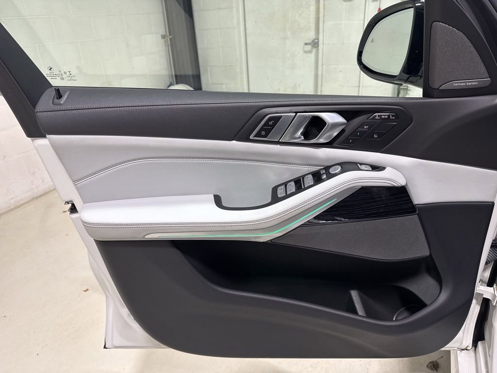 Used 2023 BMW X7 xDrive40i w/ M Sport Package image 13