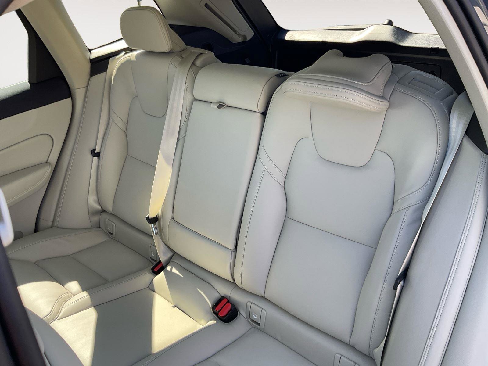 New 2026 Volvo XC60 B5 Ultra w/ Climate Package image 13