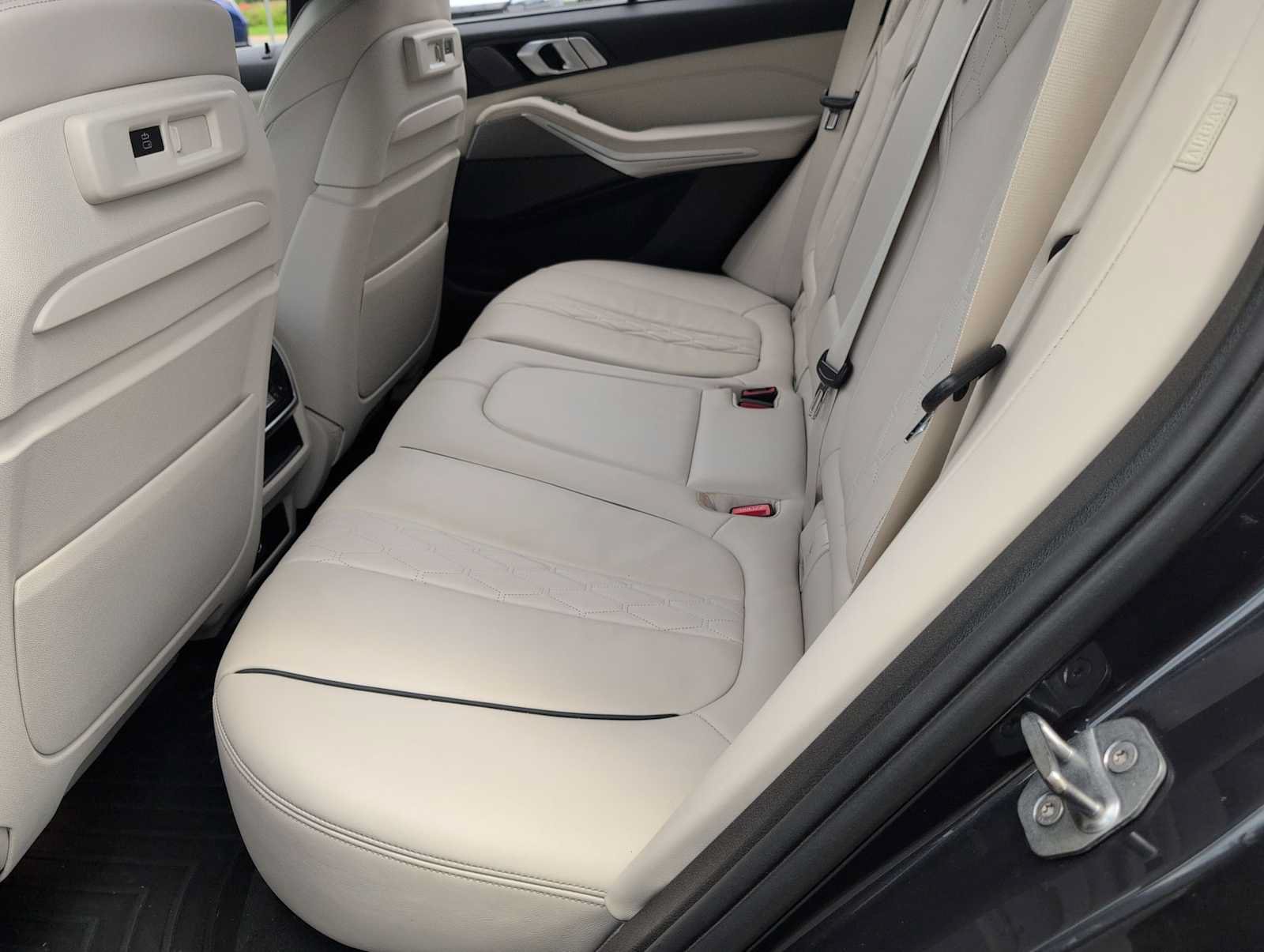 Used 2019 BMW X5 xDrive50i w/ M Sport Package AWD/4WD image 20