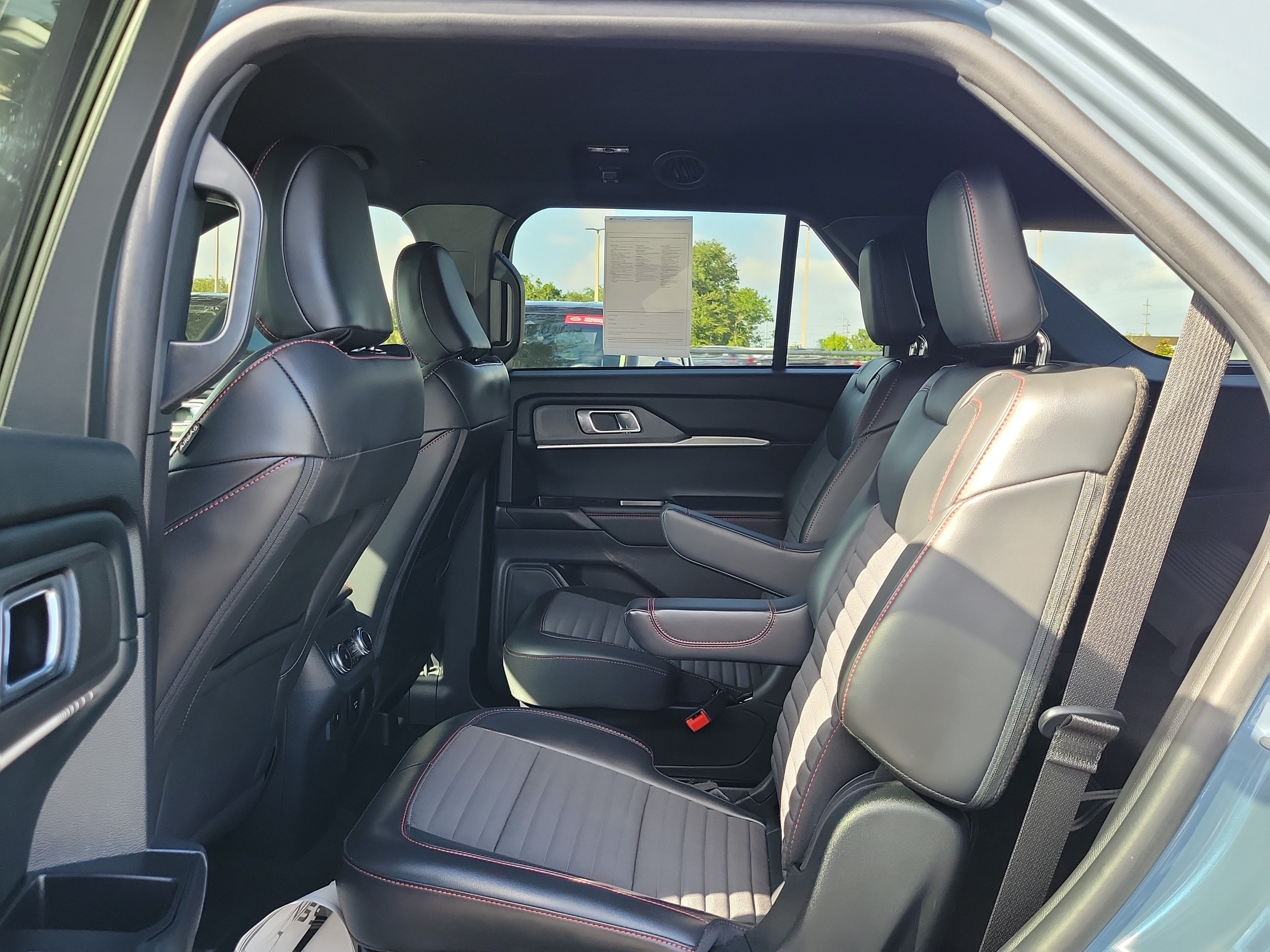 Used 2025 Ford Explorer ST-Line w/ Premium Package RWD image 10