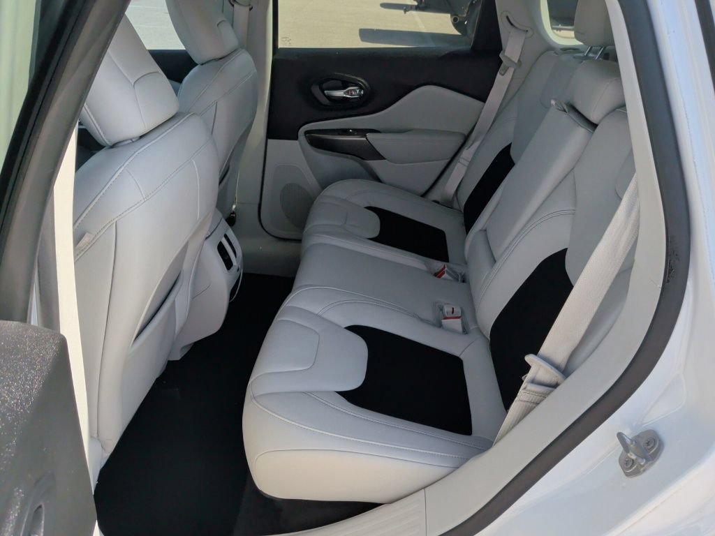 Used 2020 Jeep Cherokee Latitude Plus FWD image 33