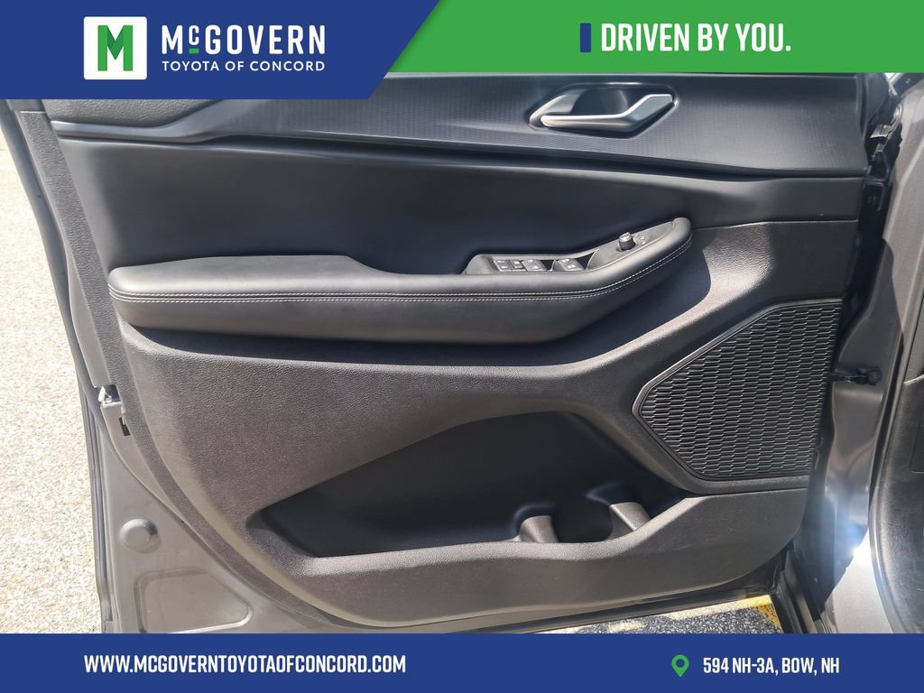 Used 2025 Jeep Grand Cherokee Altitude AWD/4WD image 18